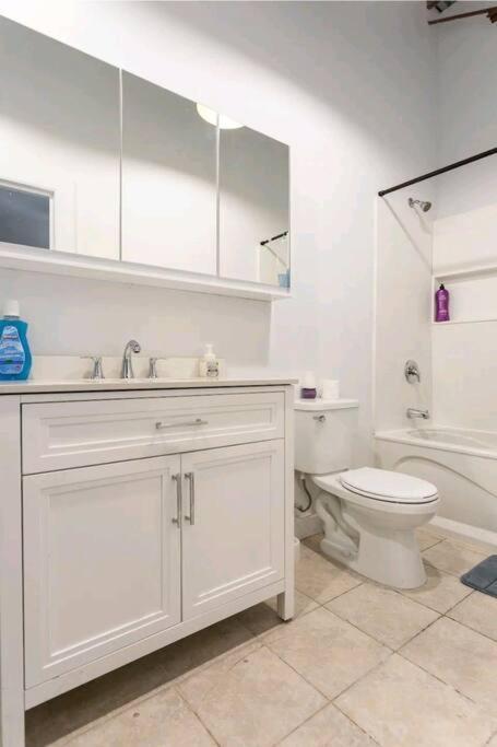 Апартаменты No°1~Plaza St-Hubert~Metro Jean-Talon~Jarry Parc Монреаль Экстерьер фото