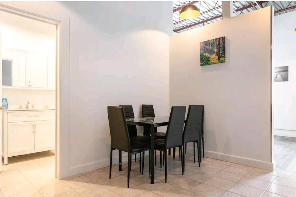 Апартаменты No°1~Plaza St-Hubert~Metro Jean-Talon~Jarry Parc Монреаль Экстерьер фото